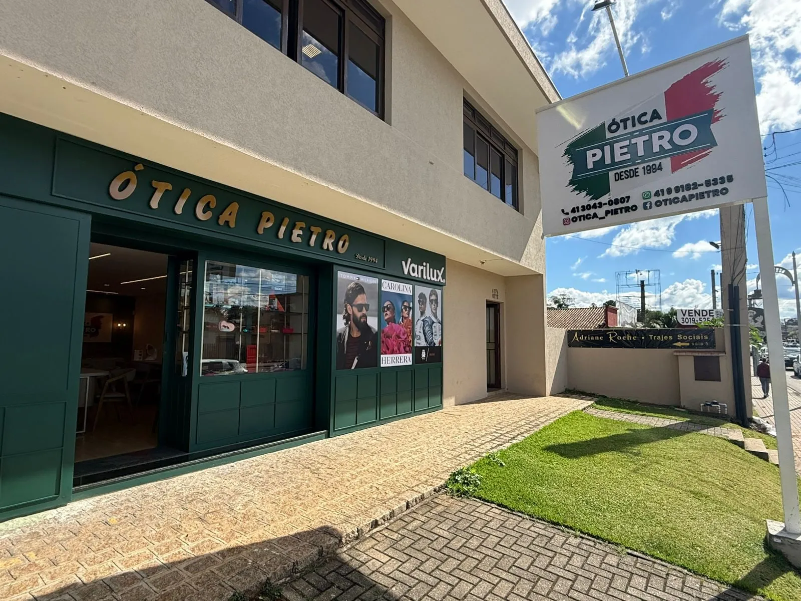 Fachada da Ótica Pietro vista da calçada
